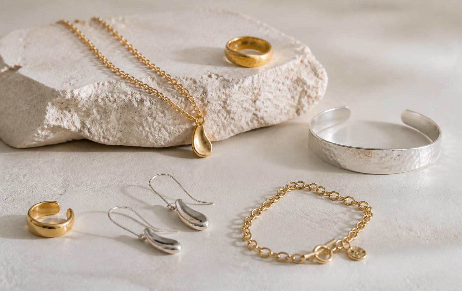 Piezas de joyería fina hechas a mano en oro y plata